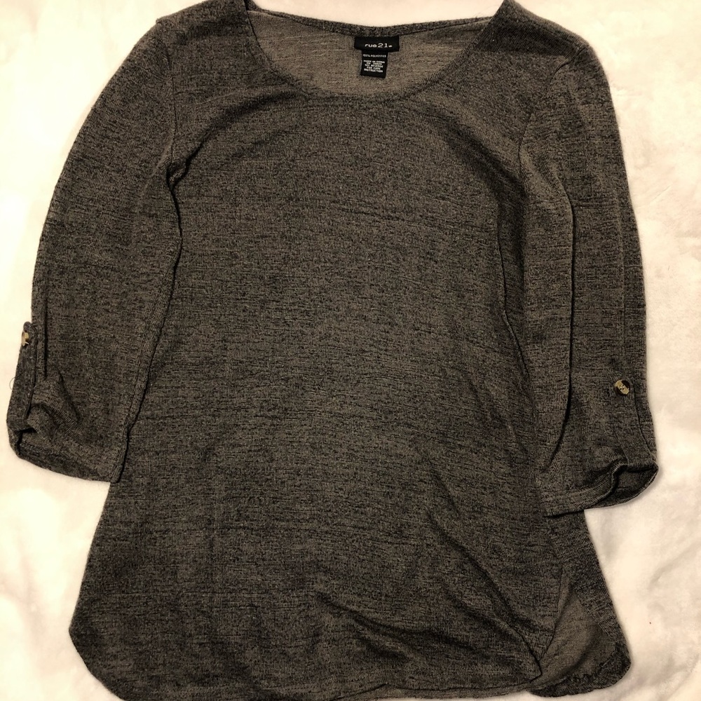 Quarter sleeve top